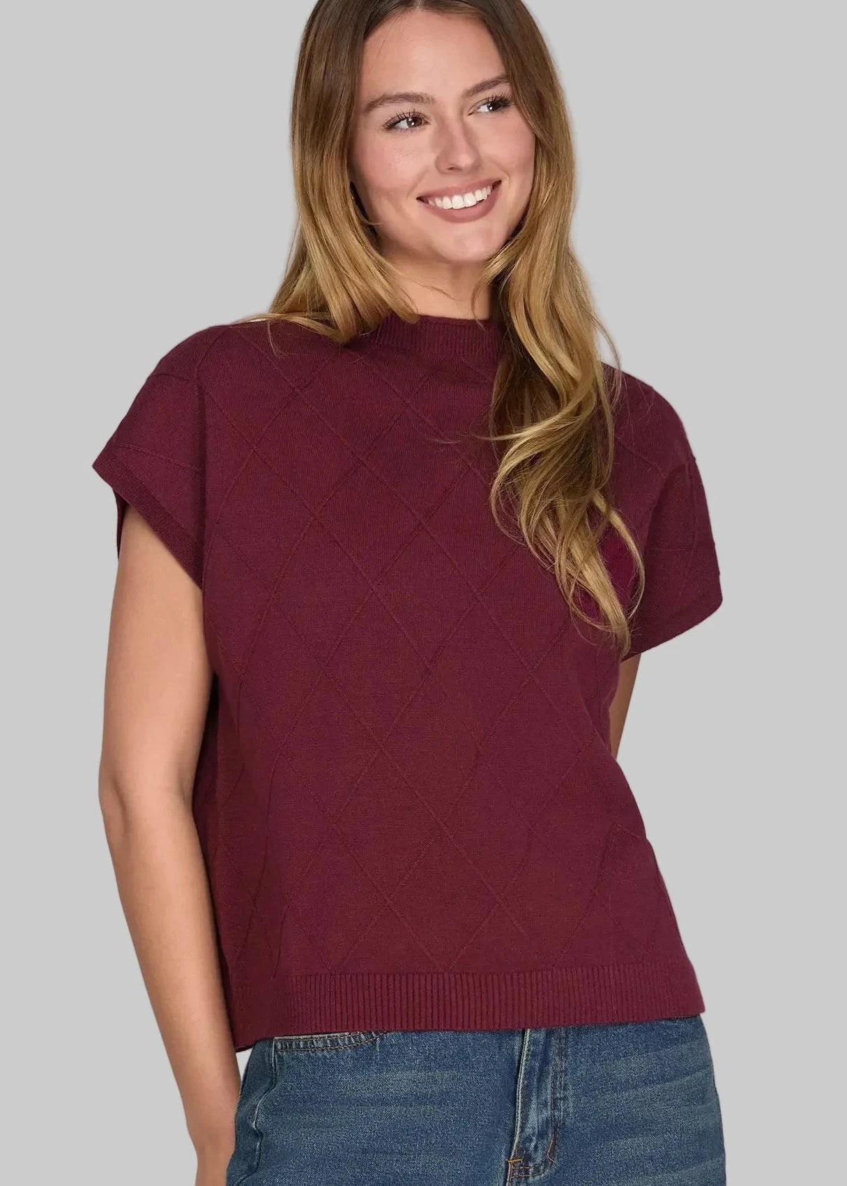 Mock neck, short-sleeve knit sweater in wine with diamond pattern