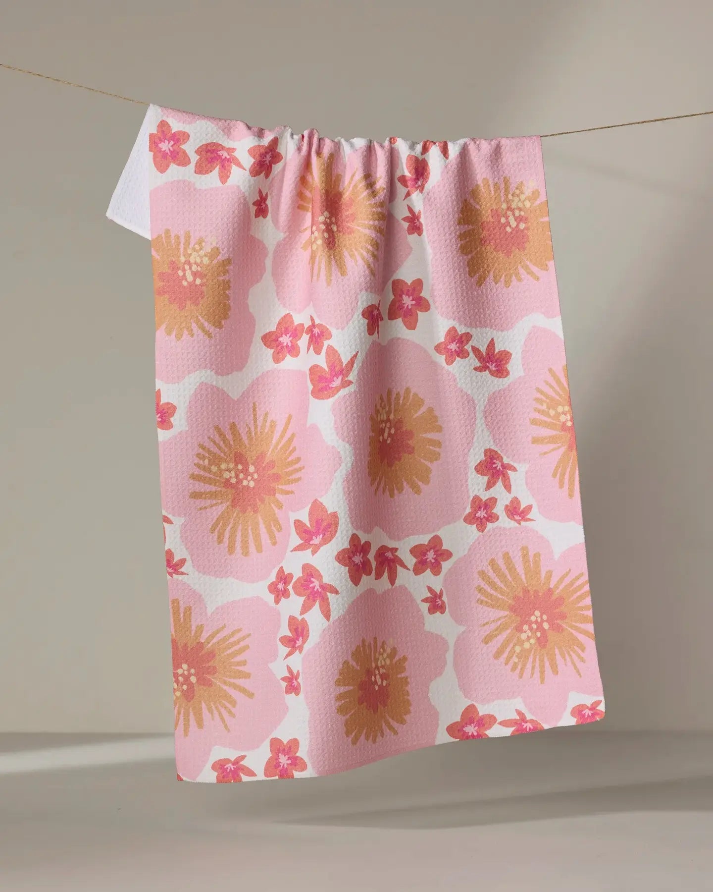 Pink Floral-patterned towel 